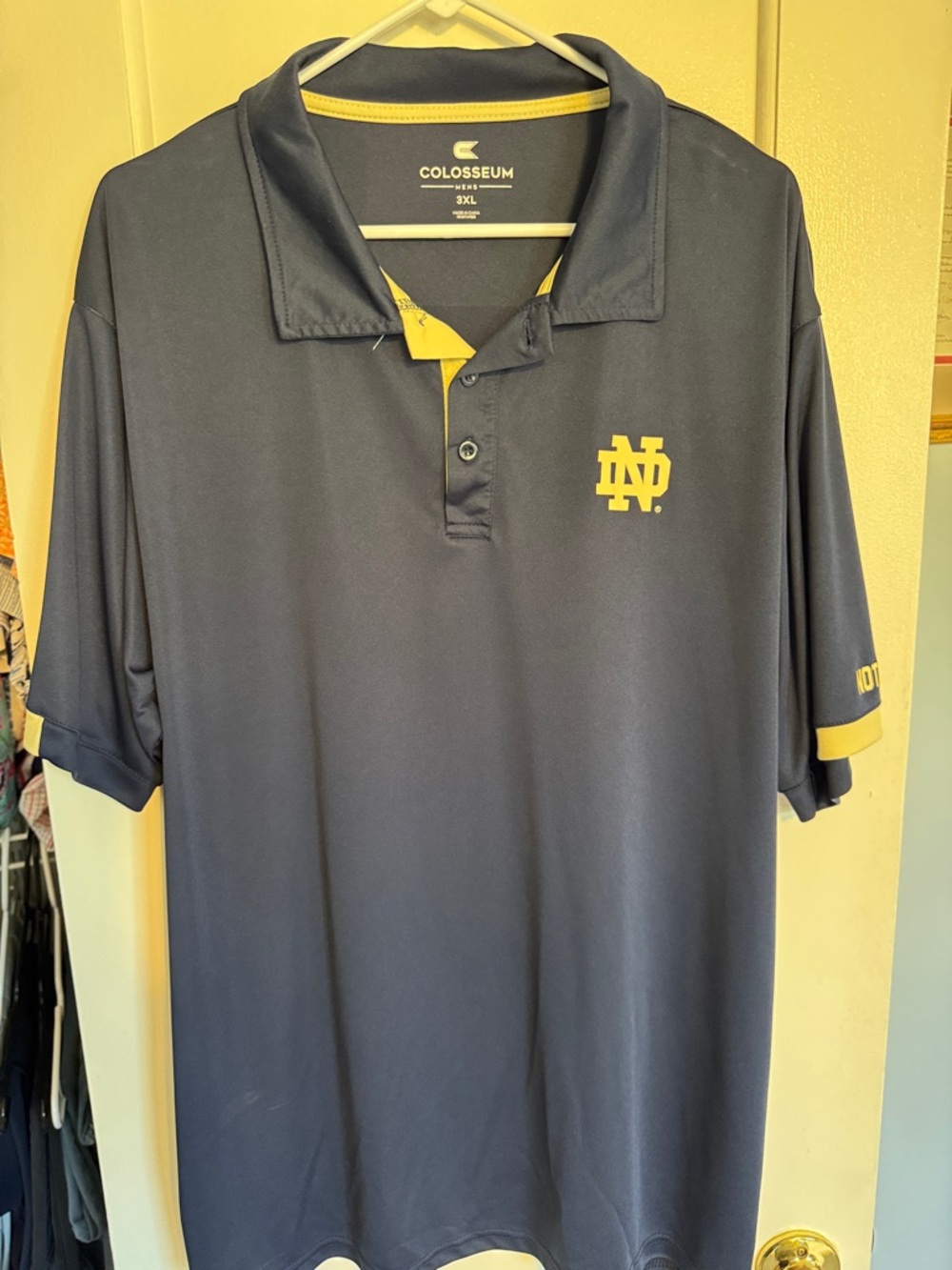Colosseum Men’s Navy and Gold Notre Dame Logo Polo